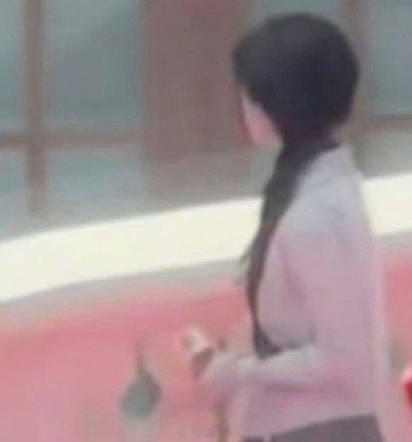 鞠婧祎录制来战团综路透 鞠婧祎团综路透 天惹天惹，隔着屏幕都能感受到的少女感啊，