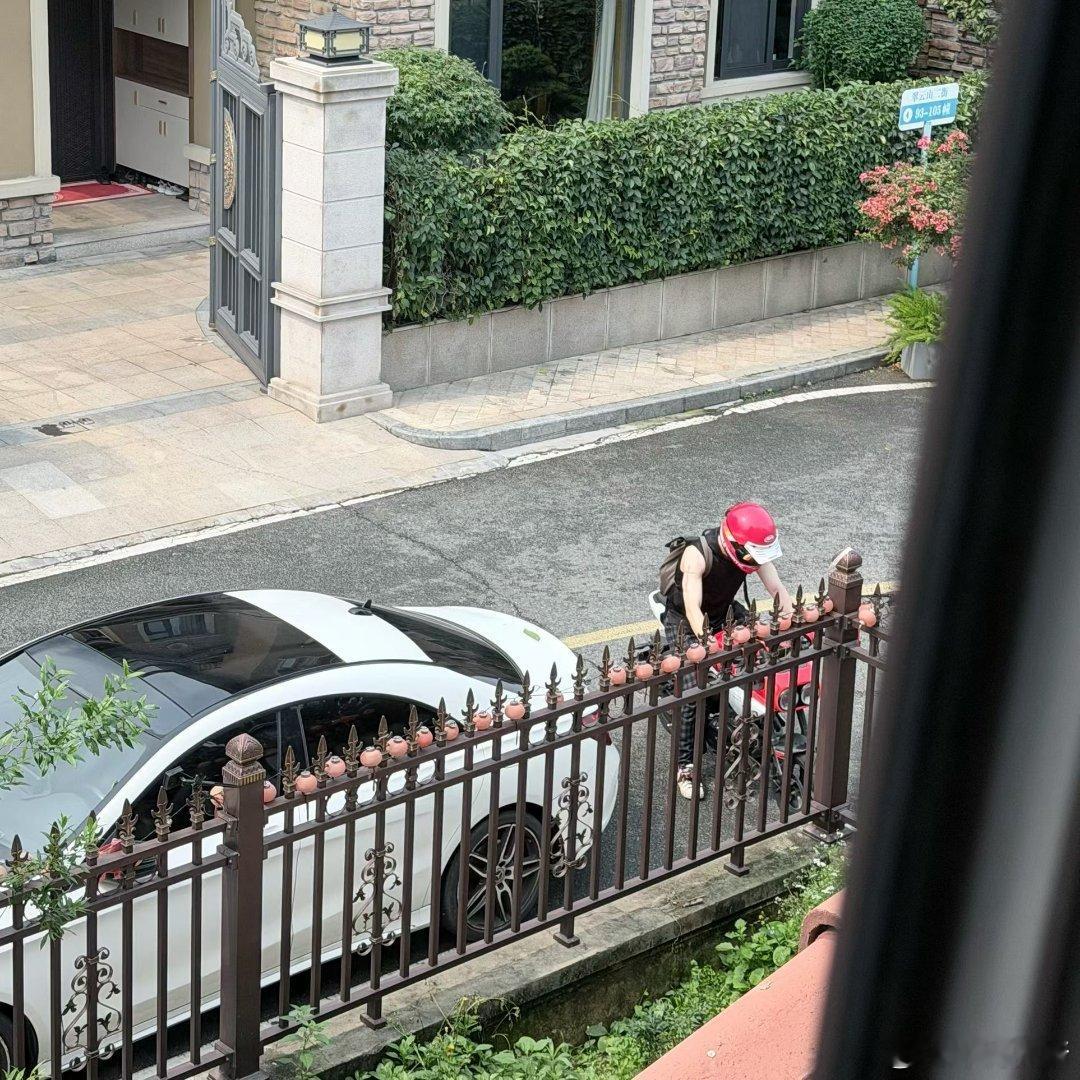 媳妇跟我说，以后老了应该不会被这么简单的骗术被骗。我说：等到我们老了应该会有AI