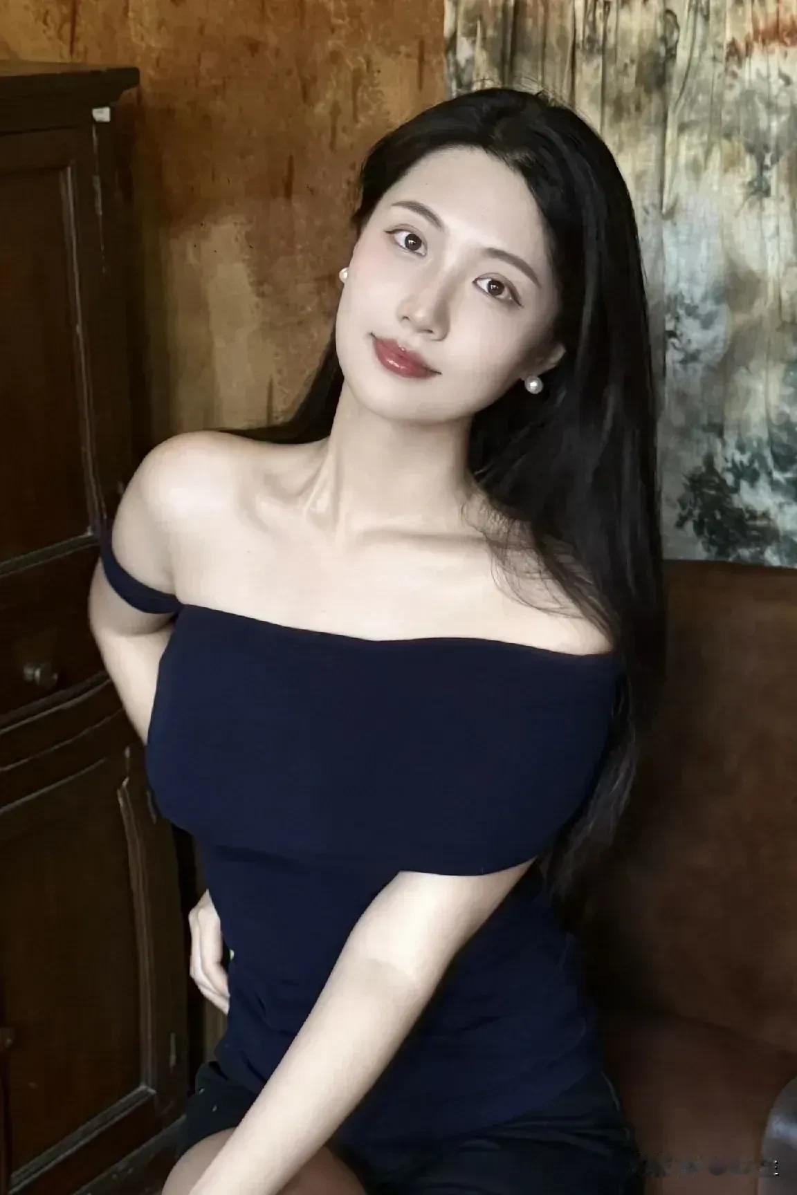 🍻🍻～^_^
这不是酒，
这是有温度的江河，
是黯淡无光日子里的良药。[/干