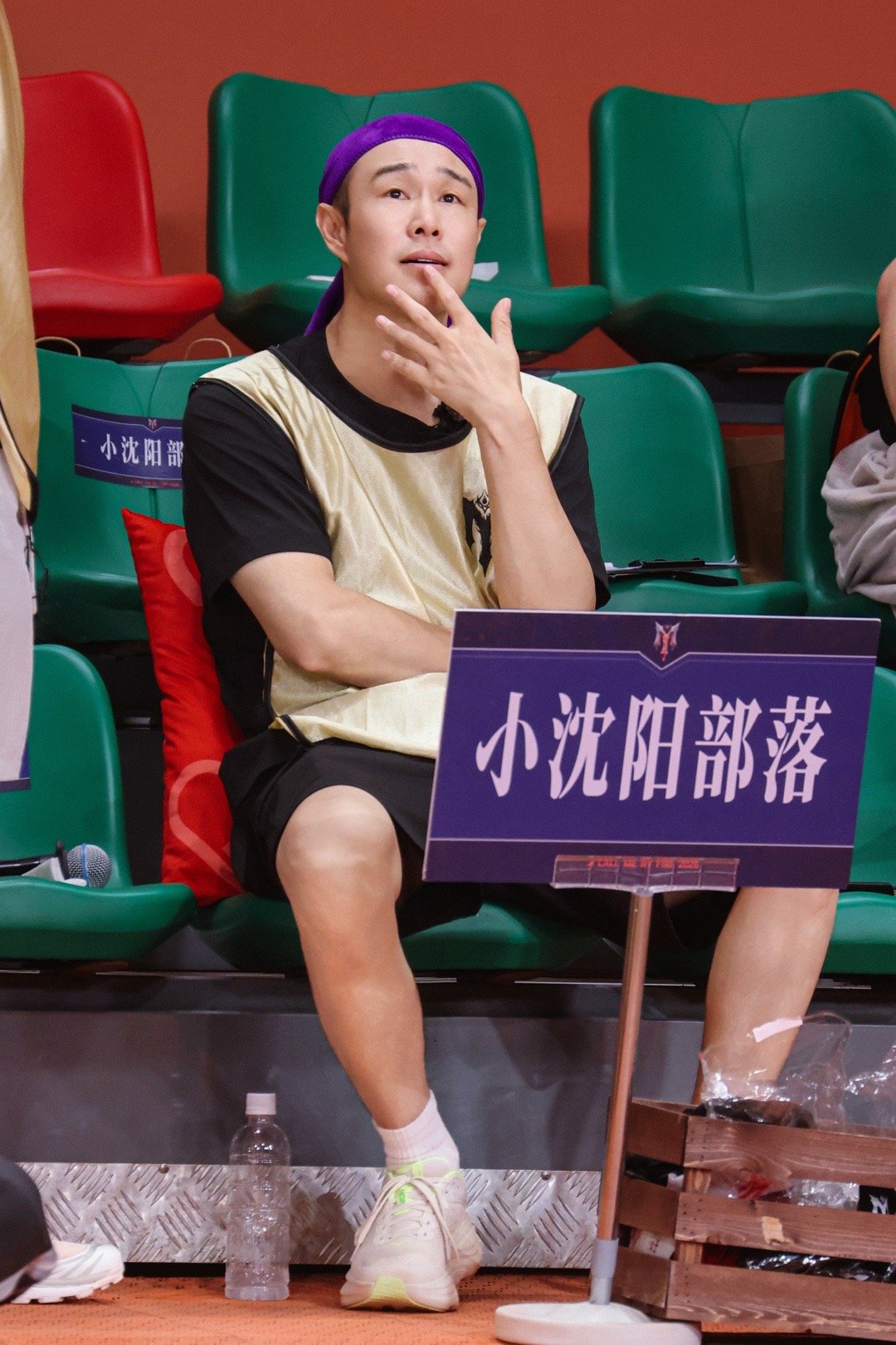 小沈阳[超话]小沈阳披哥最吃压力之人小沈阳向队友道歉小沈阳这人心思太重，小考没考