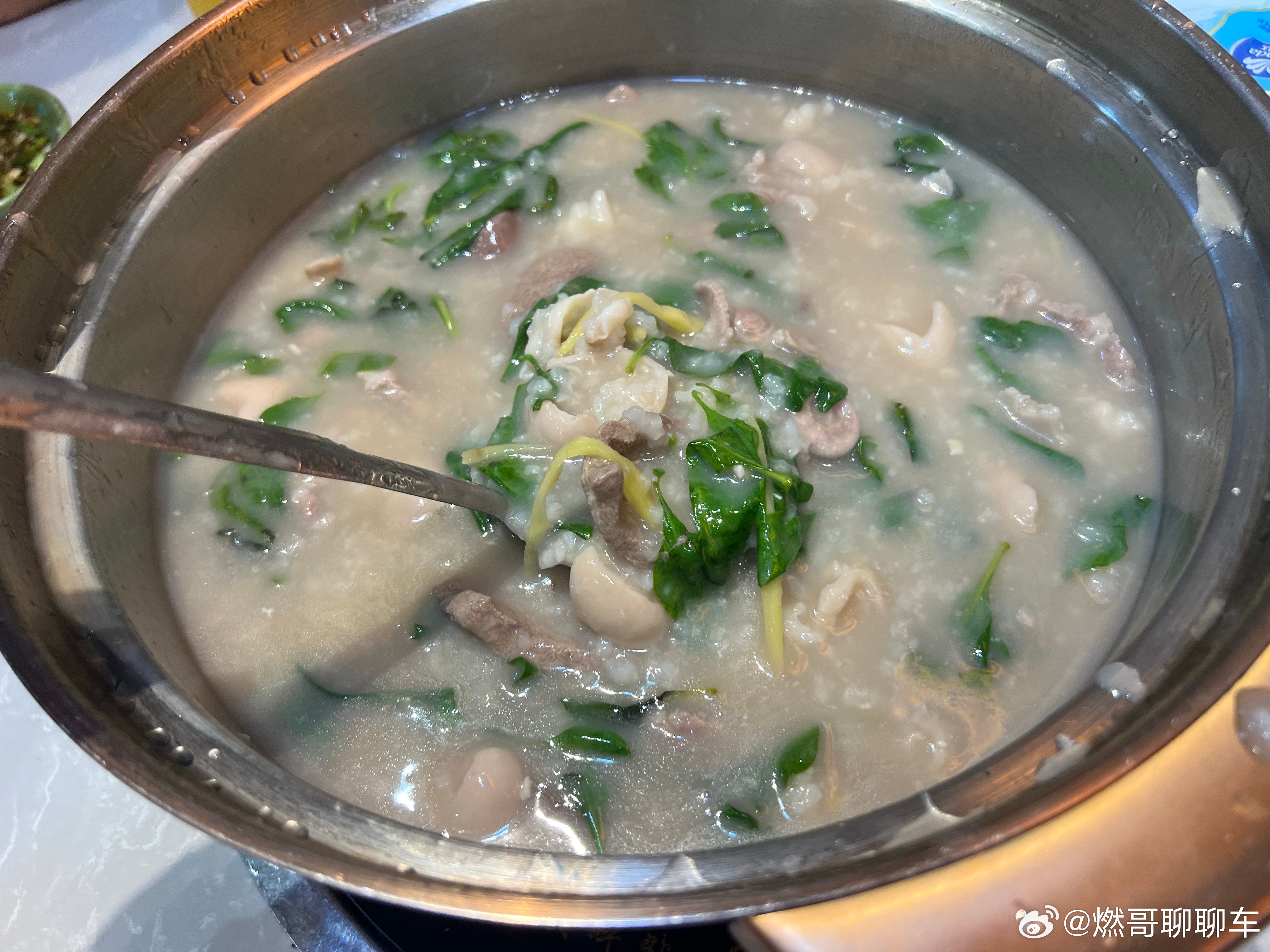 司机师傅跟我说，他们这的猪杂粥吃起来是香甜的。我当然没信！结果，我输了 韶关