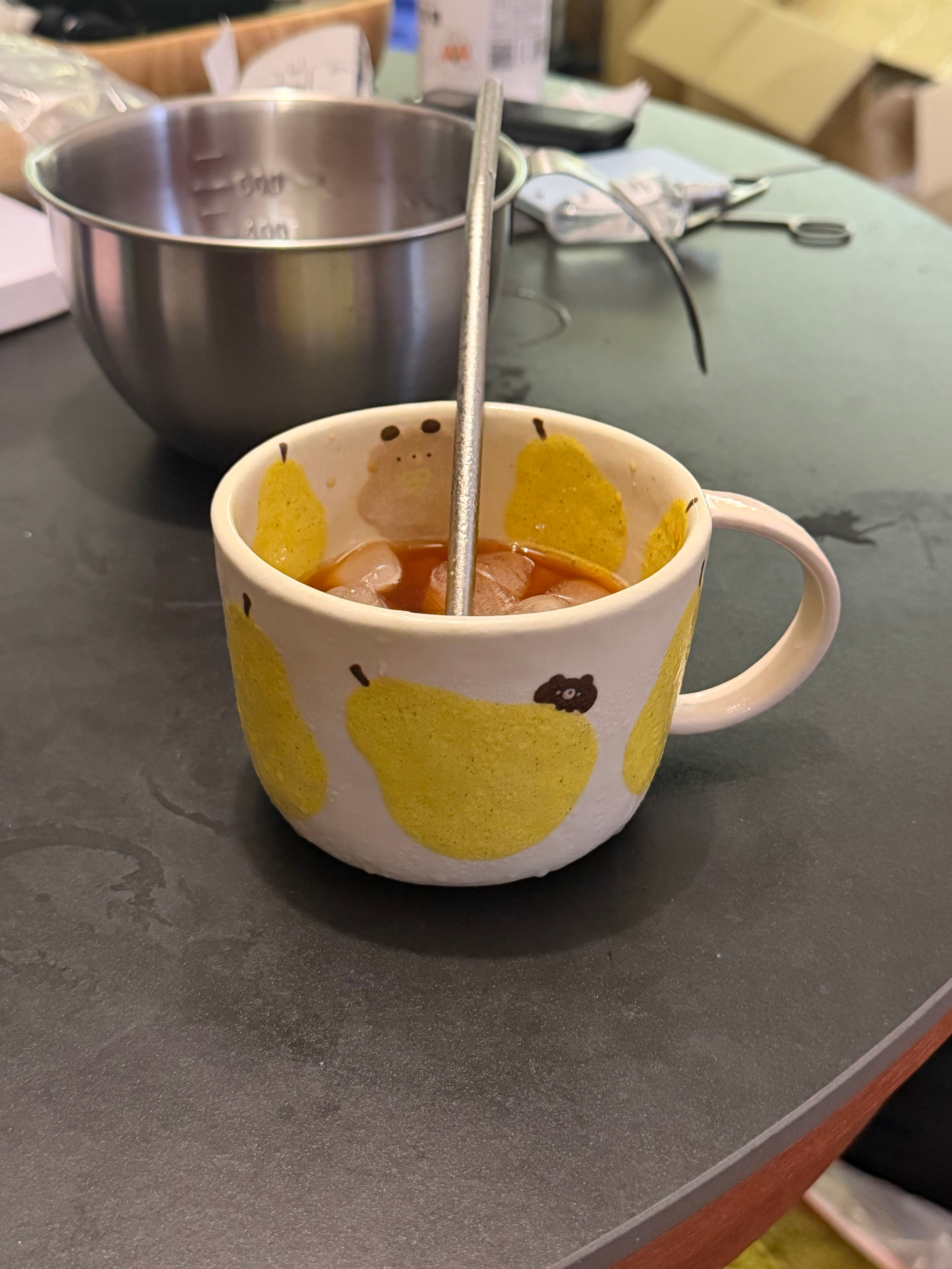 买个漂亮杯子的好处，就是喝个咖啡，准备通宵工作都显得没有那么命苦