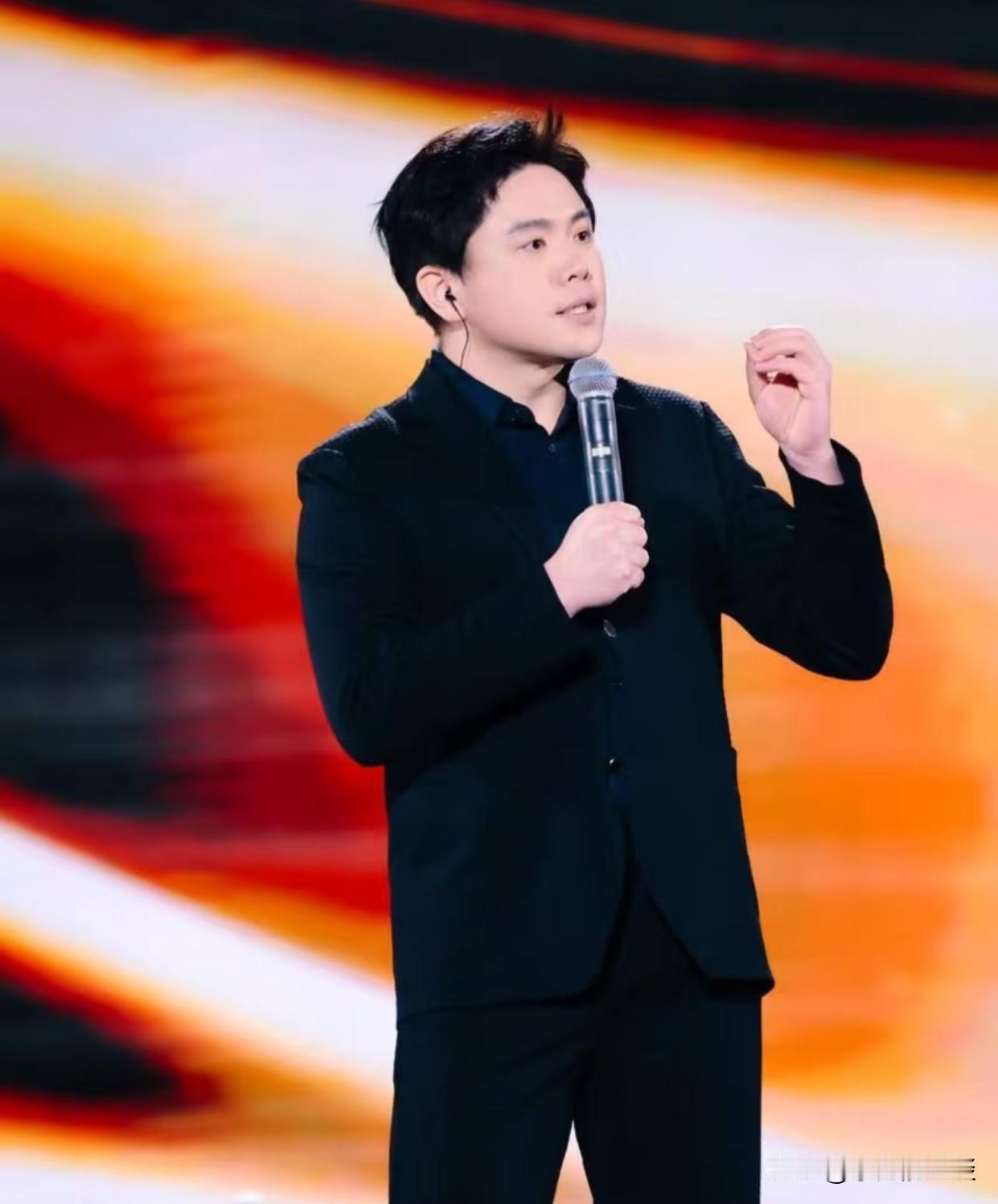 粉丝：俞总说的手机三国什么意思？
俞浩：就是三分天下
粉丝：为什么是小米华为？