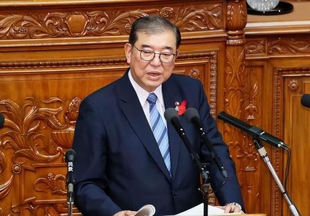 石破茂对着 1.2 亿日本人问出了一个扎心问题：
 
和中国开打之前，先看看家里
