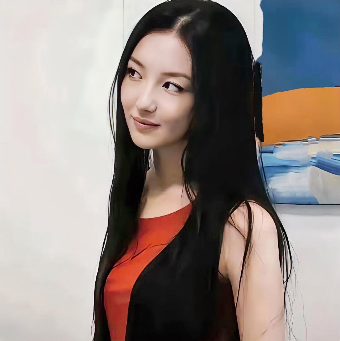 李嫣这姑娘，真是越长越开了，小时候觉得像王菲，现在看很美 ​​​ 热门