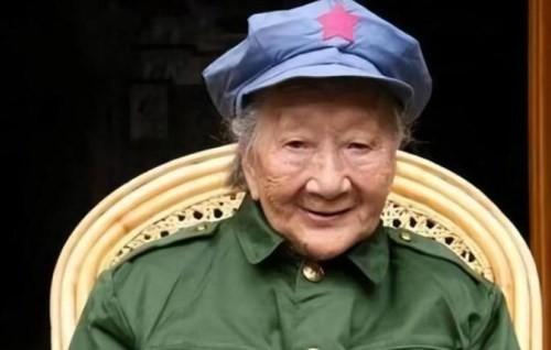 [太阳]1950 年，我军在甘肃逮捕一女匪首，竟是失散 14 年的红军排长。当战