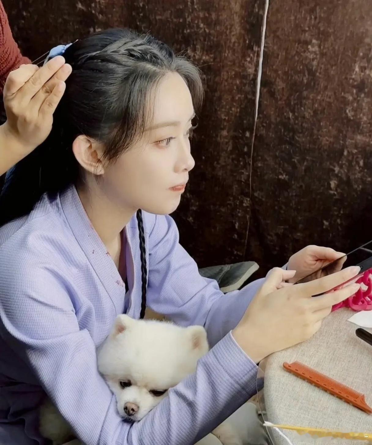 巧克力 孟子义嫡长狗疯狂好六夜阵容官宣先疯一步 看到孟子义的双11官宣真是心都融