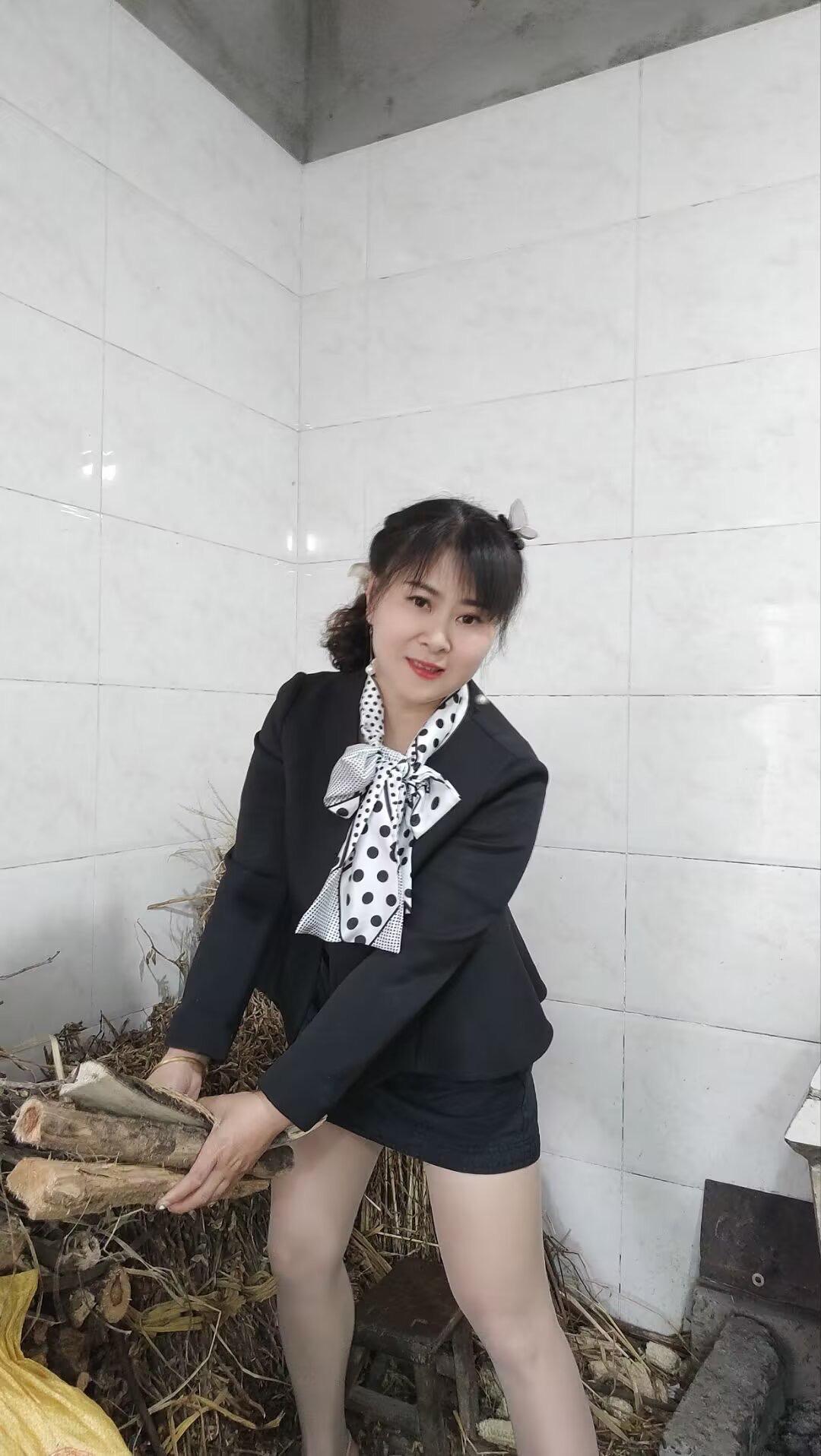 一辈子很短，一定要和舒服的人，一起舒心的过，永远有人更好，眼下即是最好...