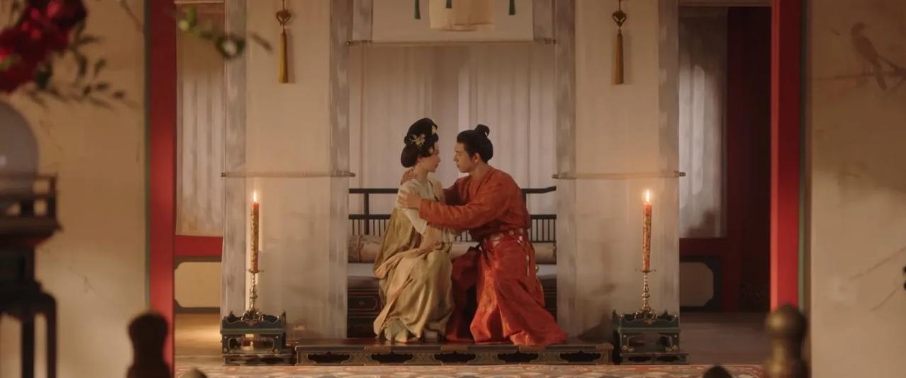 《锦绣芳华》蒋长扬、牡丹终于圆房，蒋长扬一句话，勾起大家好奇心。

他说：“花烛