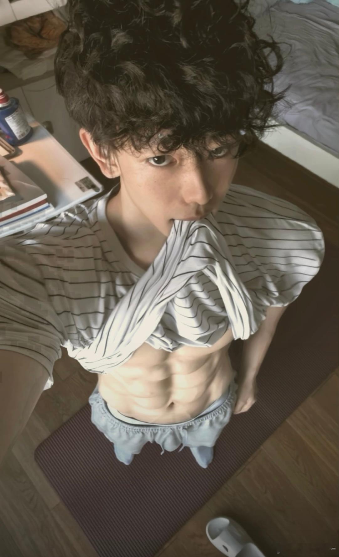 数一数 一共几块健身张宏涛