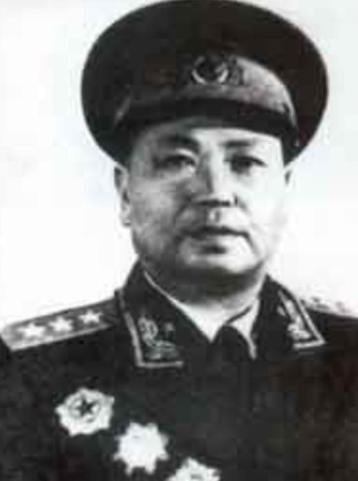 1941年，新四军1纵司令员傅秋涛率部突围，到了湖边，2个船夫载他们过湖，但气氛