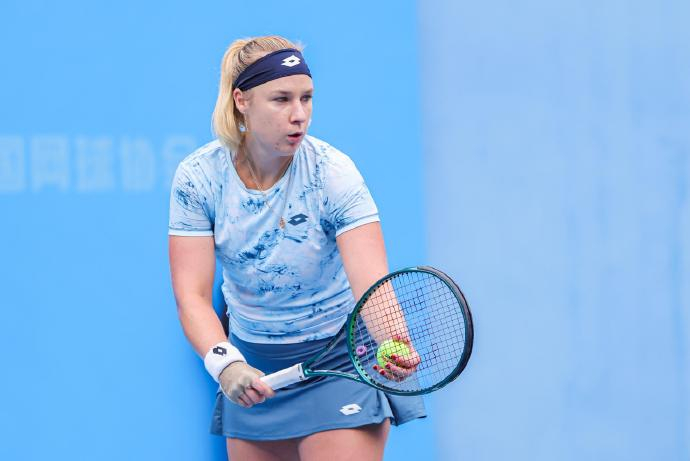 看布林科娃说中文有一种咱们说英文的感觉，边说边在心里完成“汉译英”[允悲]（当然