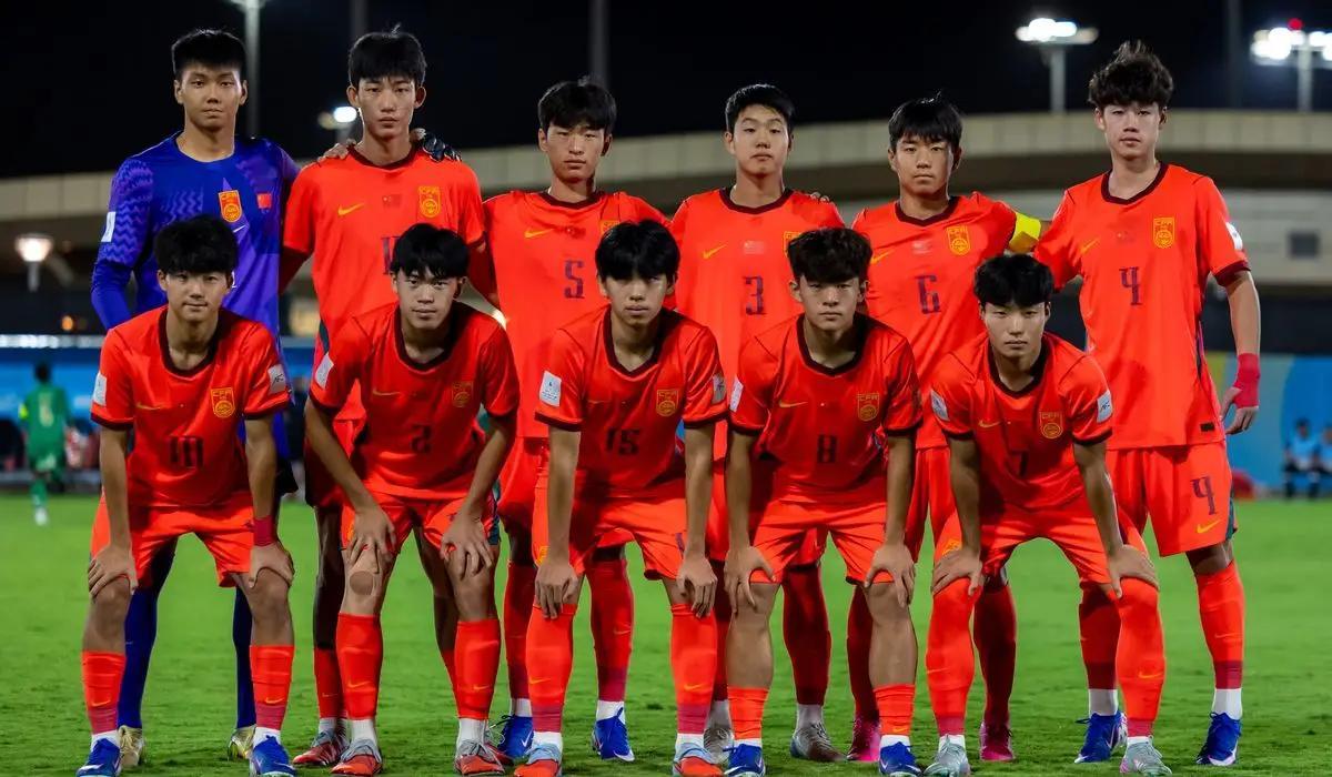 中国U17这次进四强，真正值得聊的不是“半区好不好”，而是他们已经把主动权踢回了