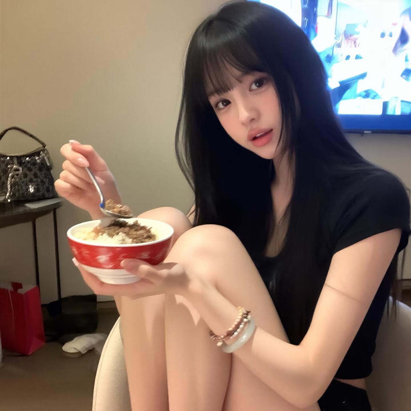 -𝐒𝐇𝐀𝐑𝐄｜𝔀𝓮𝓬𝓱𝓪𝓽 头像背景图搭配 ⸝⸝🥨꙳🎨