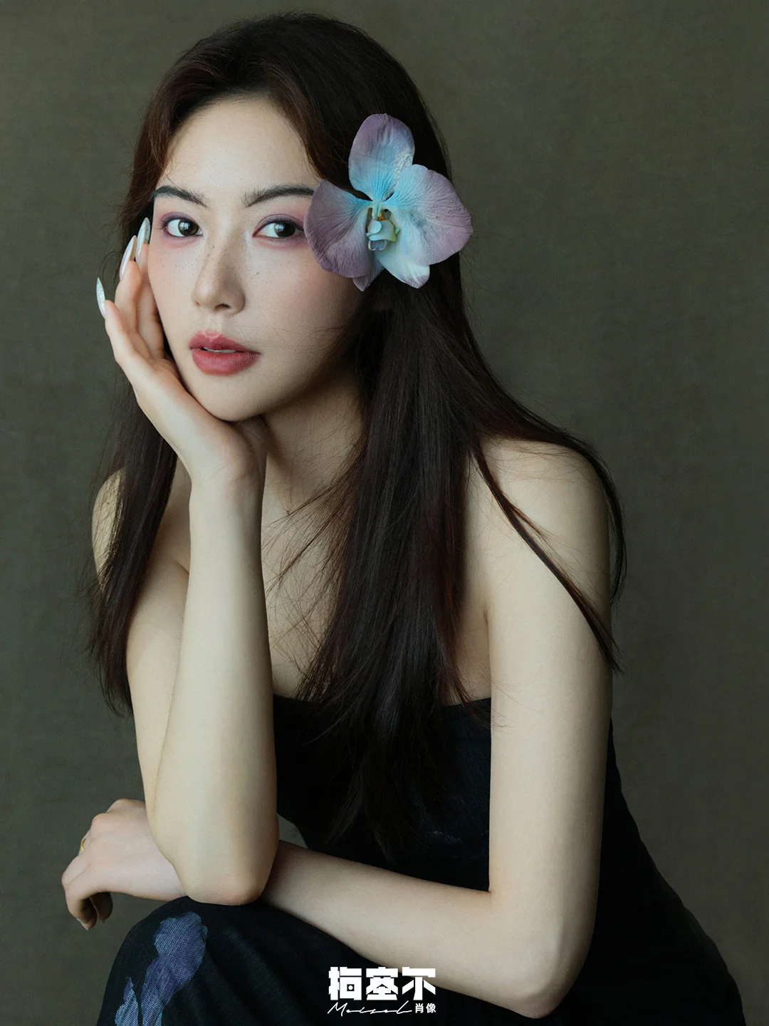 肖像，除了黑白灰 彩色也很迷人哦。