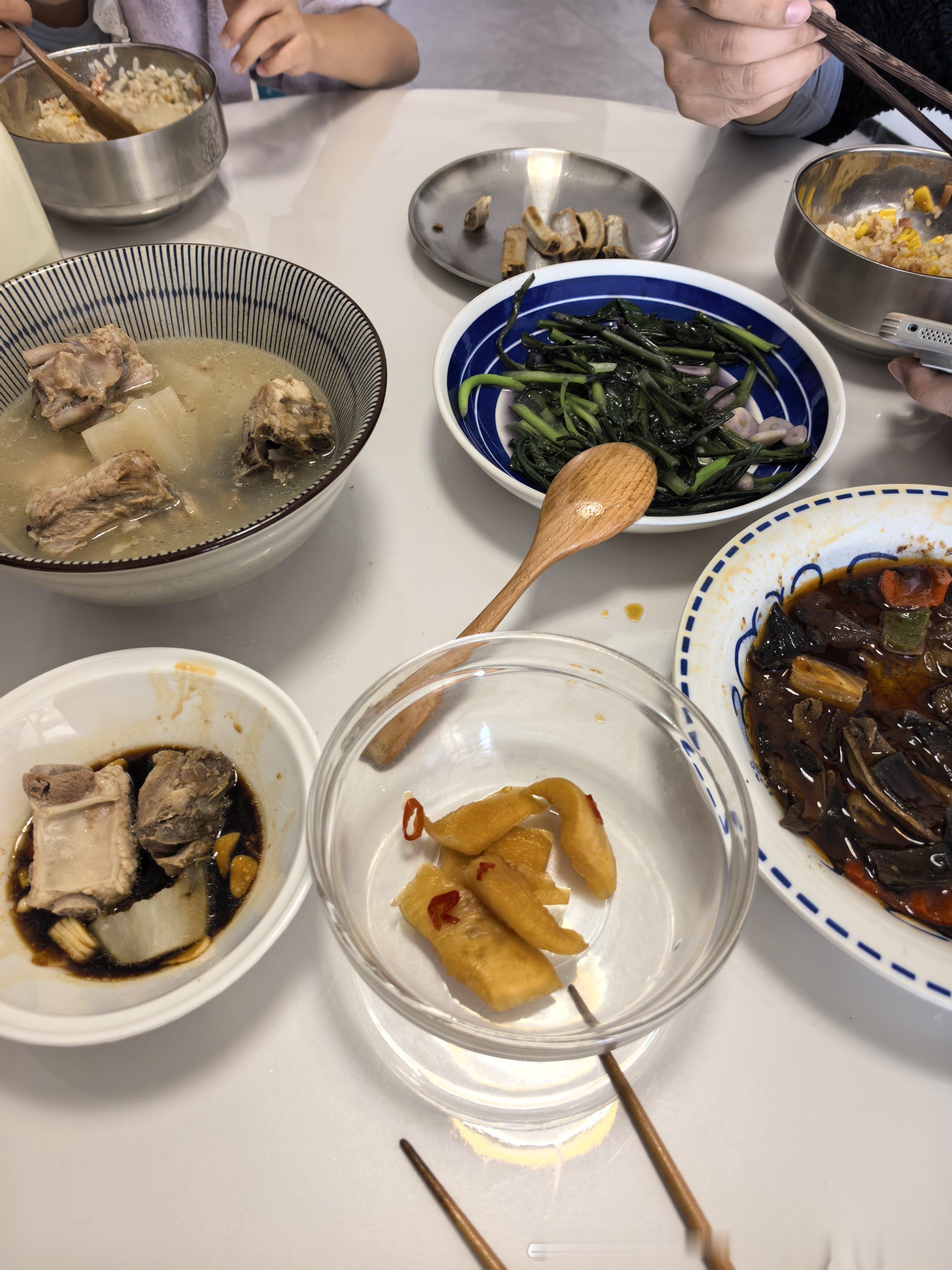 快吃完了才想起今天的饭没拍[挖鼻]午饭要积极[超话] ​​​
