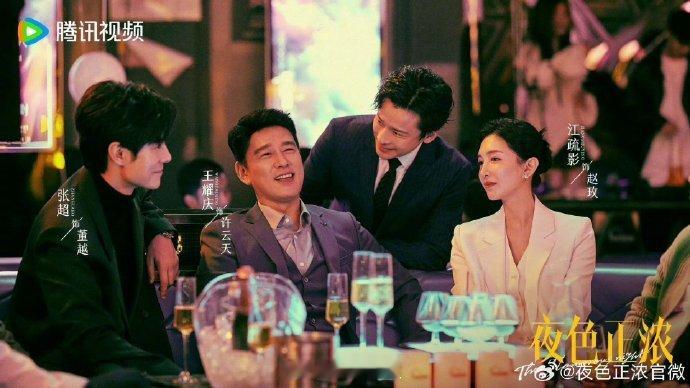 王耀庆穿西装大事很妙 谁能不爱穿西装的王耀庆！气场全开，沉稳霸气，一身西装衬得他