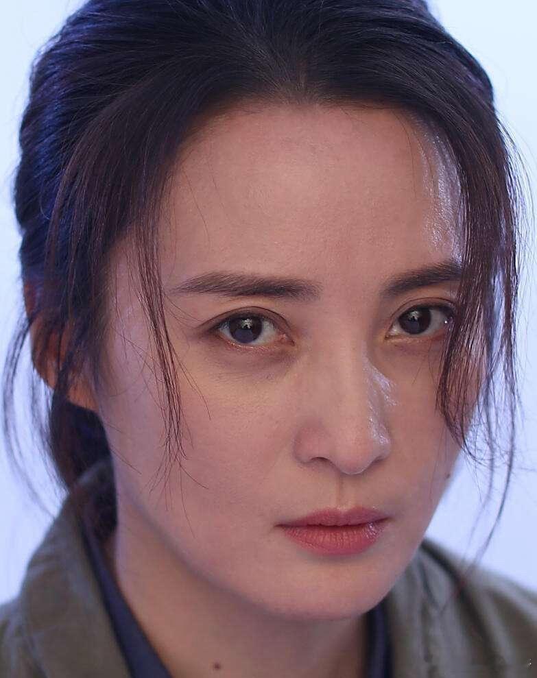 蒋勤勤，保养的非常好啊，眼睛都没下垂 ​​​