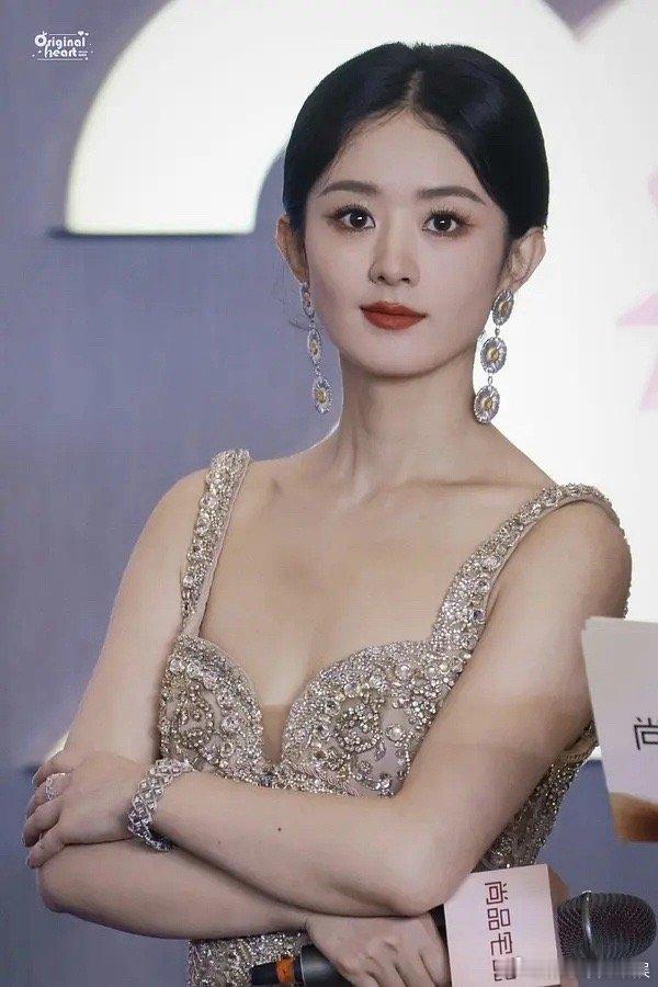赵丽颖怎么还是这么土？是不是和时尚无缘[并不简单] ​​​