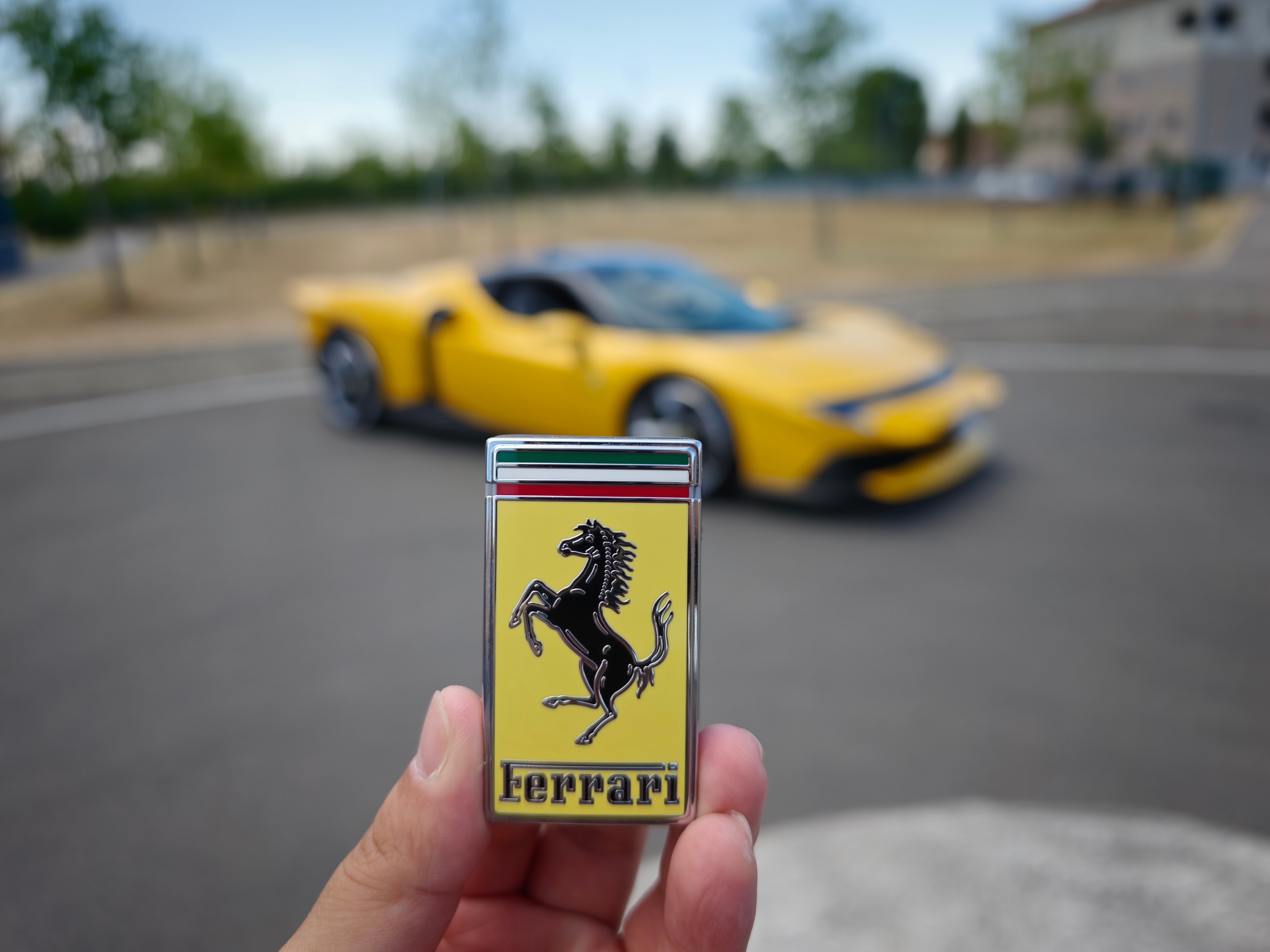 开完法拉利849 Testarossa之后，我有一种感觉：现在的混动超跑，是不是