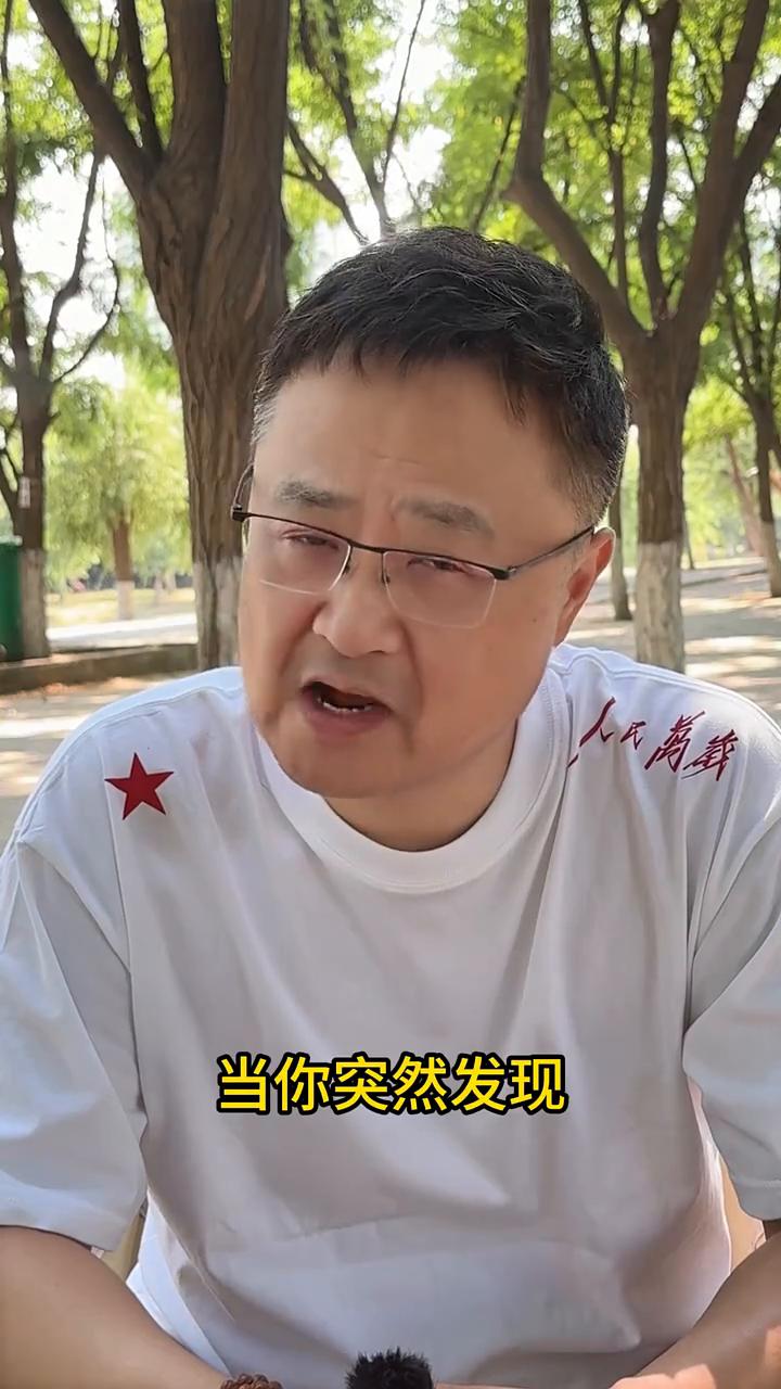 当你突然发现，你曾经想用一生去陪伴的那个人，已经成为了你生命中的一个教训。你最难