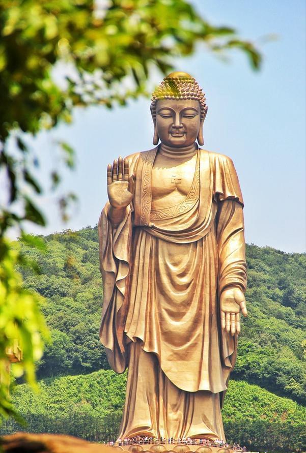人生天地间，心宽才能心安，心安才能不悔，心静才能生慧，简单才能快乐，快乐就会幸福