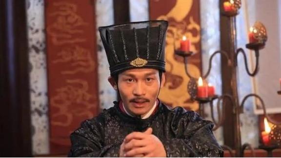 公元656年，42岁的李义府巡察大理寺，突然瞥见一名丰腴美艳的女囚犯。他顿时心痒