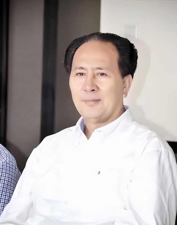 [微风]“您长得真像毛主席！”1994年，河南法官许国寅有一次坐出租车，司机一回