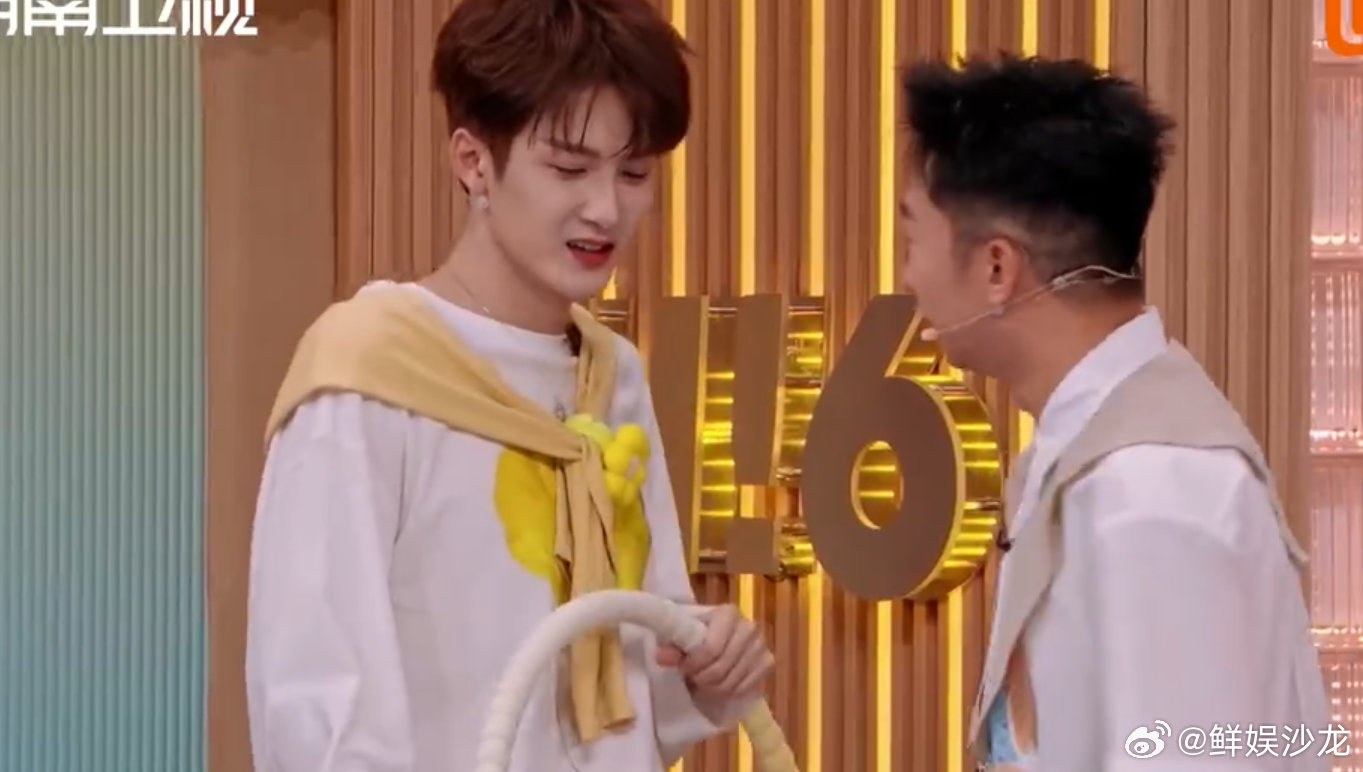 檀健次[超话]檀健次有主角光环护体檀健次和杨迪这表演太有创意啦！杨迪被“攻击”倒