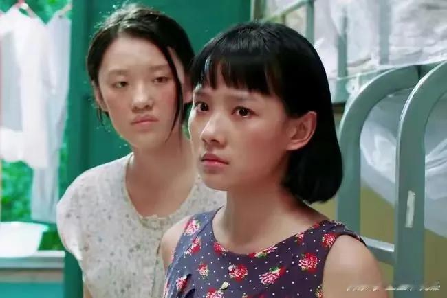 1.成毅他其实肌肉线条很明显，只是日常大家看不到而已，他长期都有健身运动的习惯。