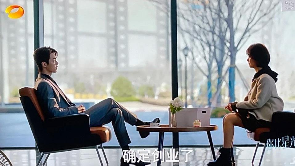 许凯这么瘦的吗？这个脚脖子比女生都细看看柳柳再看许凯，不说了我减肥去了！ 