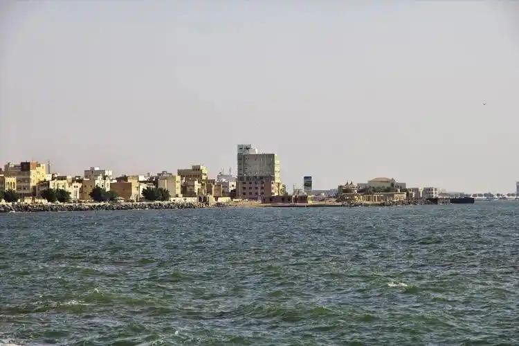 美国要跪了？
 
3月25日，伊朗军方通过官方媒体透了底。话很直白：美国要是敢发