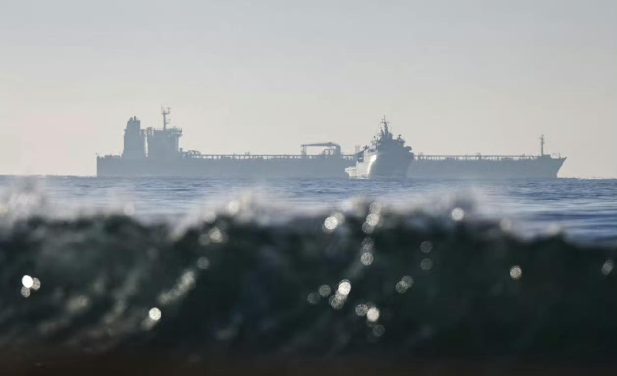 法国海军在地中海拦截疑似隶属运输俄油“影子舰队”的油轮，并扣押其印籍船长

路透