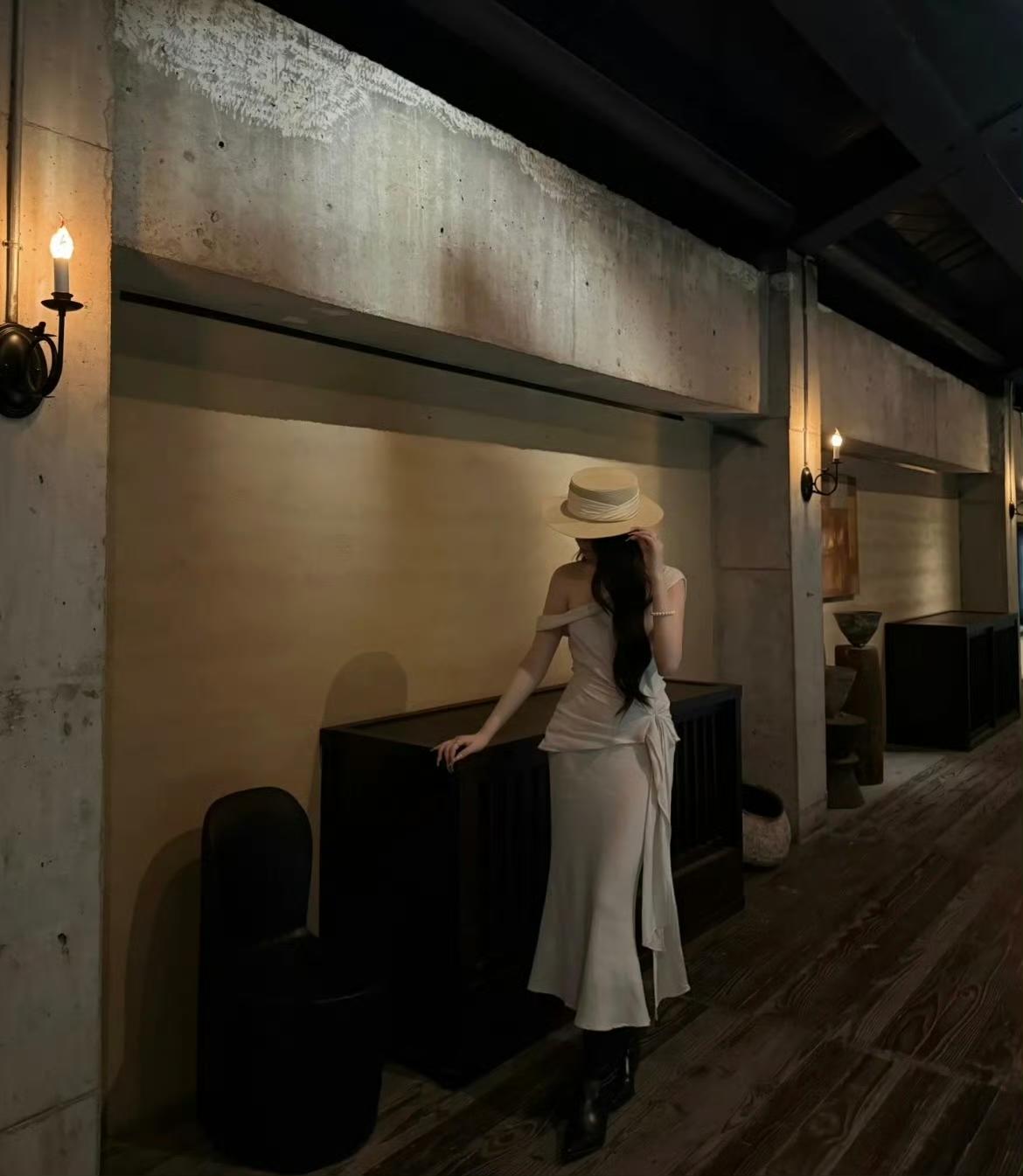「人们总是各自说完自己想说的话，然后假装在听。」其实根本没认真，根本不愿懂彼此！