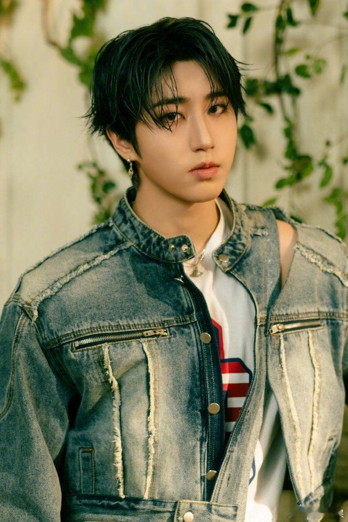 StrayKids日专个人预告照 Stray Kids第三张日本专辑《Hollo