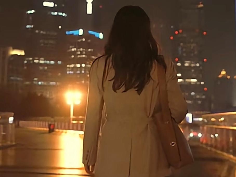 你知道为什么铅笔的另一头会有橡皮吗？小时候用的铅笔，另一头总带着橡皮，就是提醒我