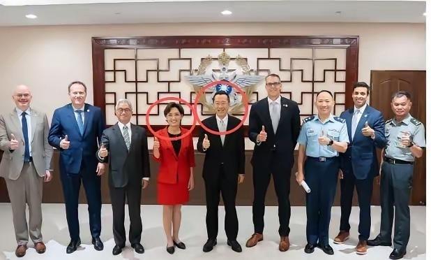 台“防长”顾立雄曾发表声明。台湾那个管军队的顾立雄，见了跑来台湾的美国议员金映玉