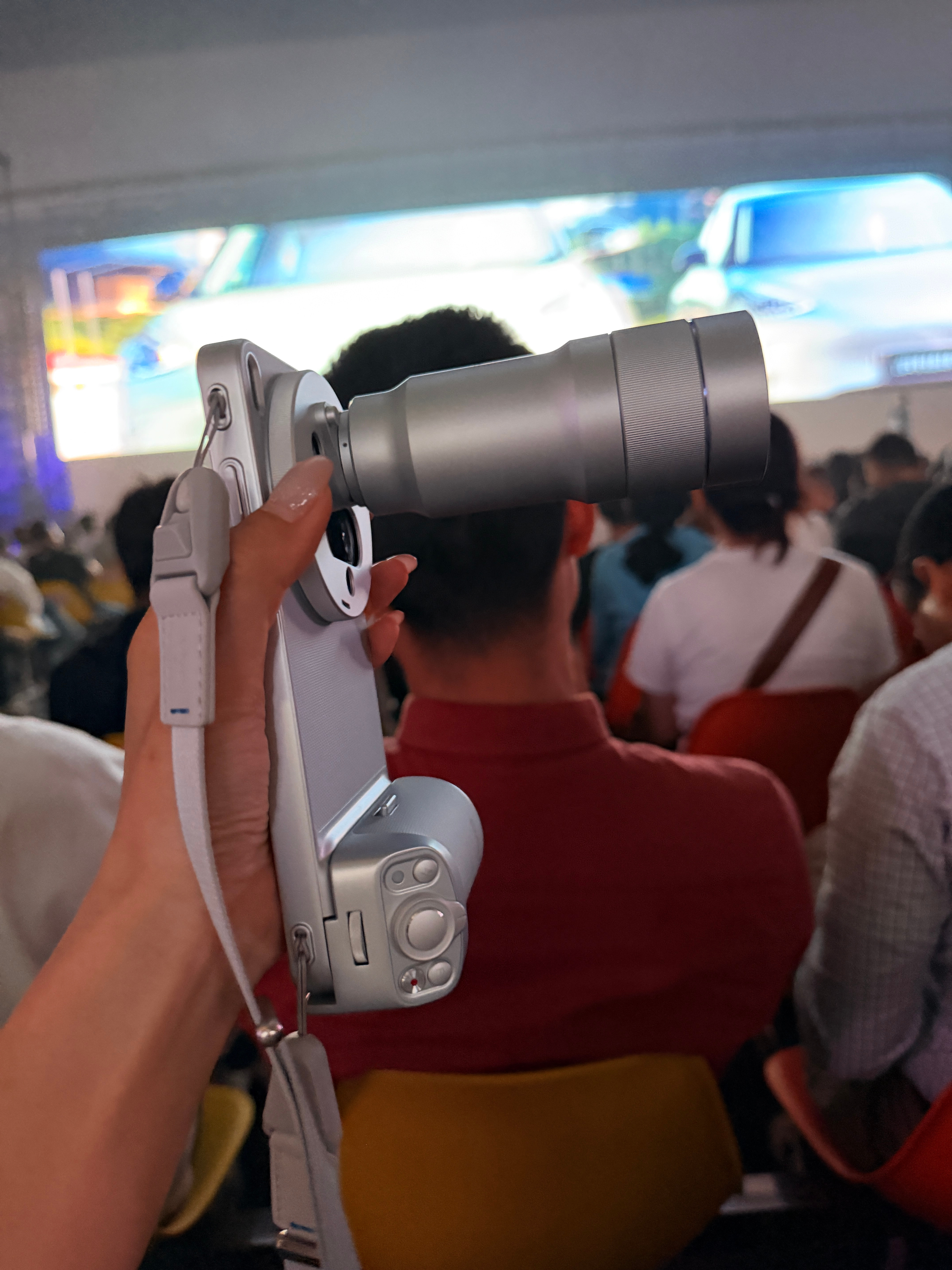 这次带了一台vivo X300 Ultra来拍容祖儿给大家多拍点高清图 