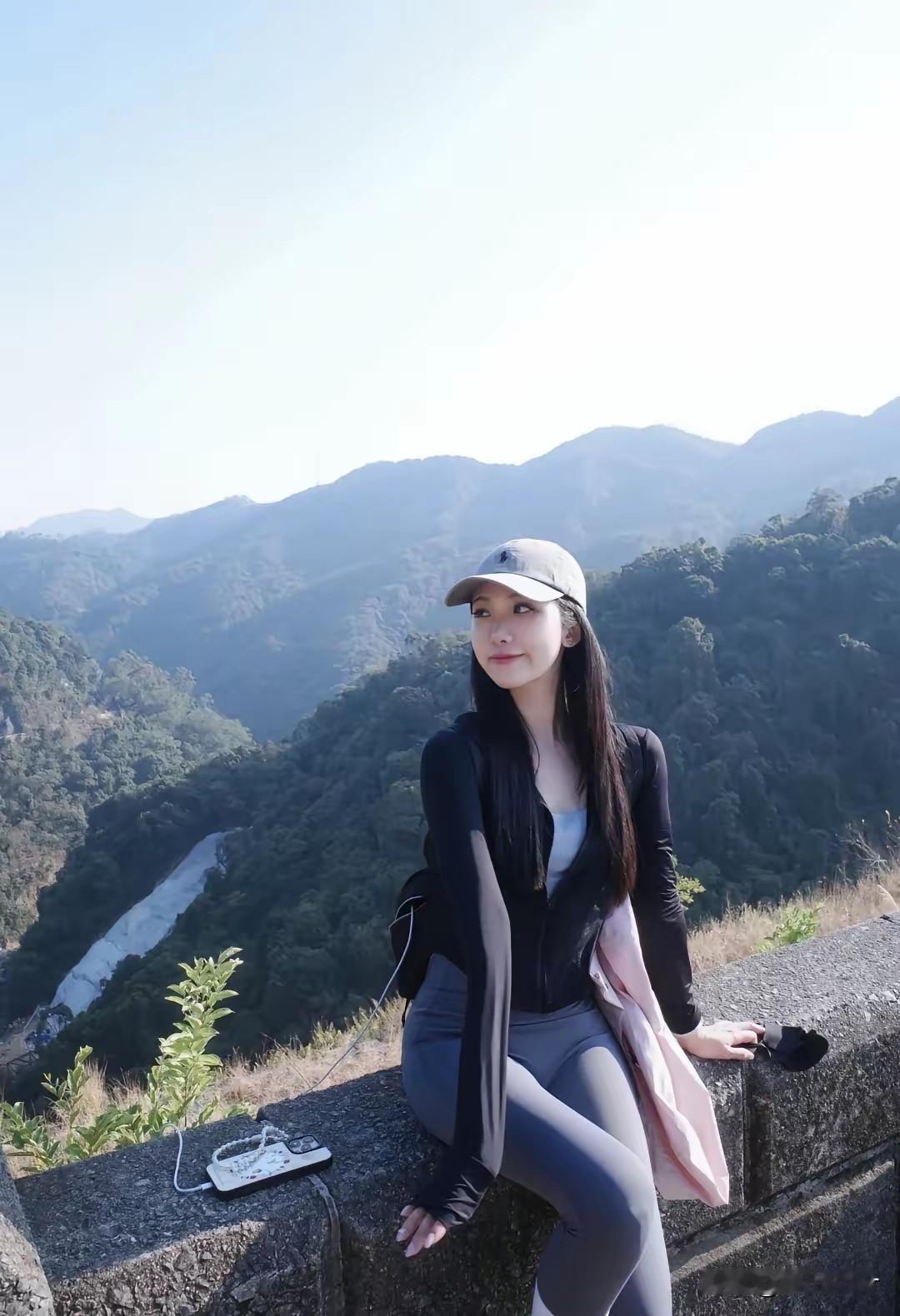 女生怎么搭配服装才能又酷又美