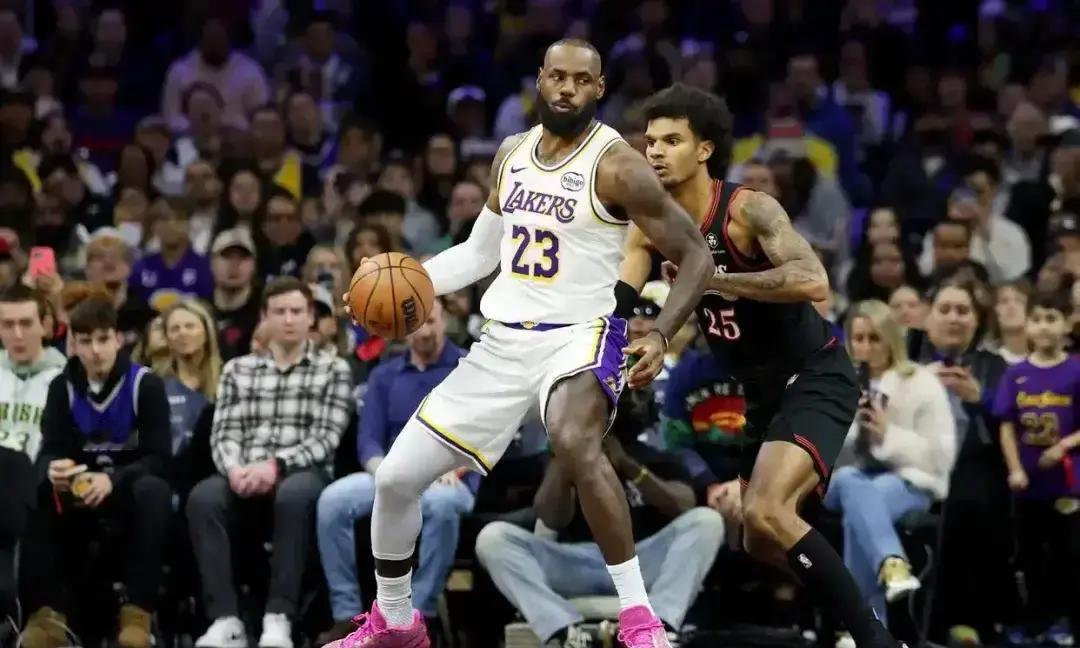 这赛季湖人赢球总让人悬着心。关键时刻8胜0负的数据挺亮眼，但真不是球队实力多硬。