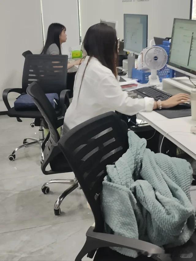 单位里有位女同事。
提副科提了三次才成功。
每次都是已经进入大名单后，来推荐前被