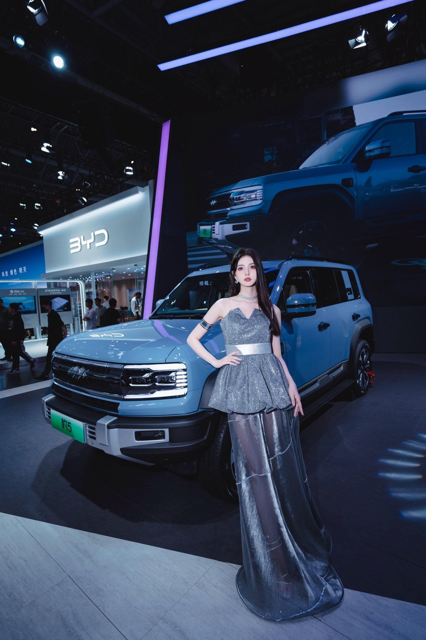 五一车展结束溜咯溜咯。