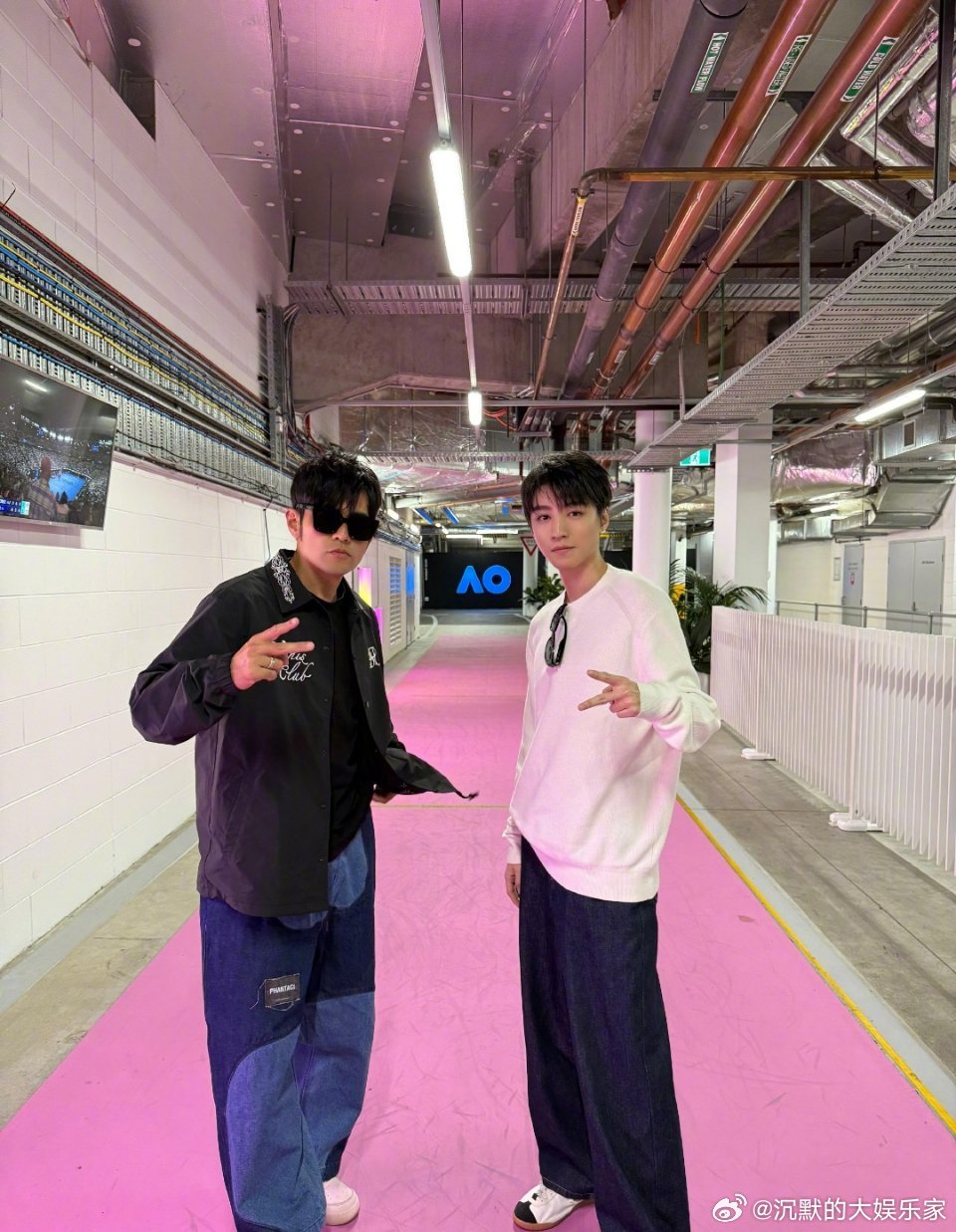 他俩是不是每年都要聚一下，每年有新合照王俊凯更新社交动态分享与周杰伦的合影周杰伦