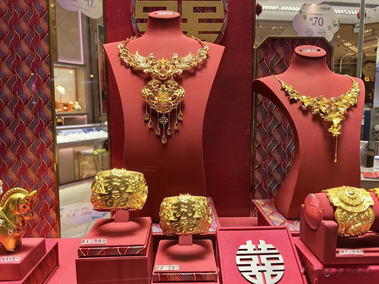 这就是赤裸裸的现实，八年的感情最后输给了那该死的“五金”上，真是可怜又可悲啊！