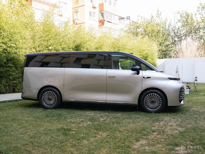 预售31.98万起 吉利银河V900开启预售  搭载1.5T增程混动