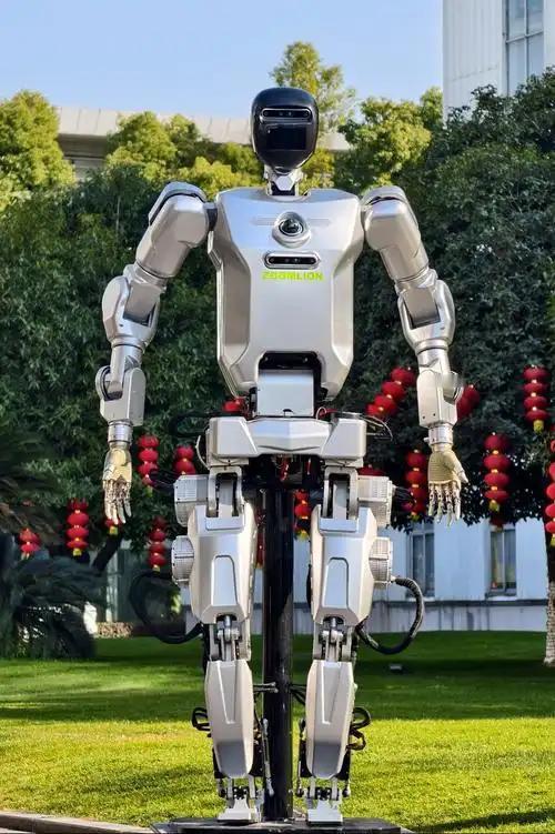 《马上有奇迹》的节目创意相当成功。它紧扣2026年马年主题，“马上有奇迹”一语双