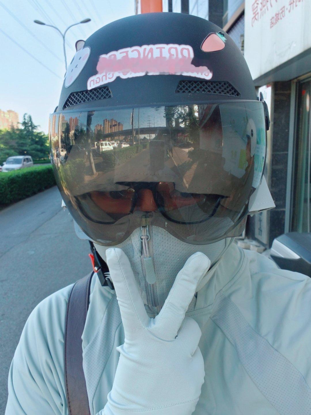 6月1日山东最高气温35℃全副武装骑小电驴来婆家找姐弟俩！宁愿热死也不要晒死口罩