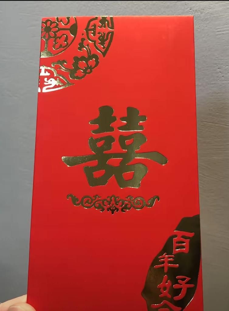 我这两天遇到一件特别扎心的事，到现在心里还挺不是滋味的。
 
我和发小不在一个城