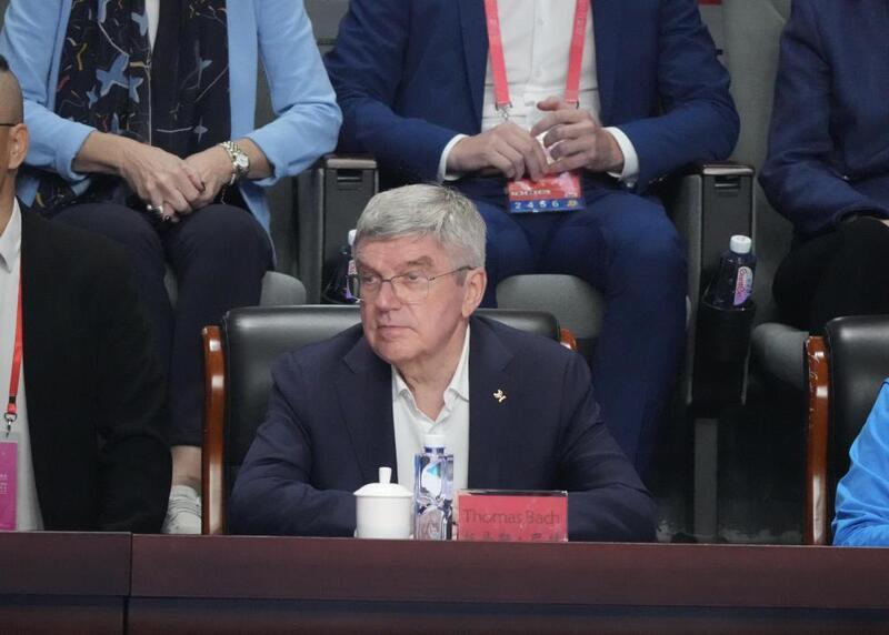 [心]早就知道奥委会主席巴赫这个老头子这次来中国的目的不纯，不就是想让中国再次申