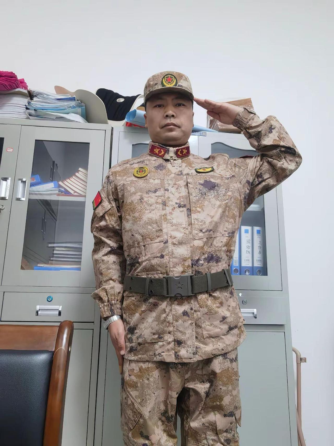 军人，站着是一面旗帜，倒下是一座丰碑！